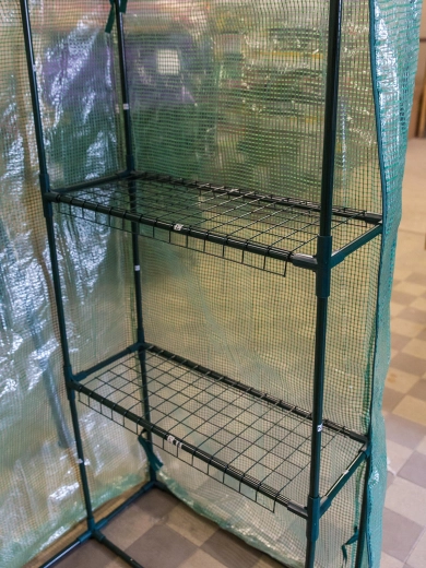 Rafturi spațioase și rezistente pentru răsaduri