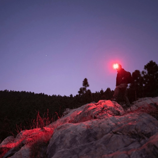 Lumină albă și roșie pentru orice situație