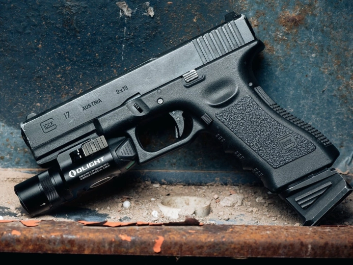 Lumină puternică și laser verde precis