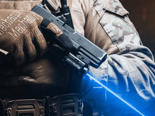 800 lm lumină + laser albastru pentru vizare precisă