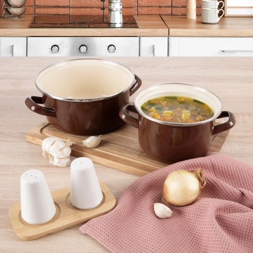 Utilizare versatilă pe toate tipurile de plite și în cuptor