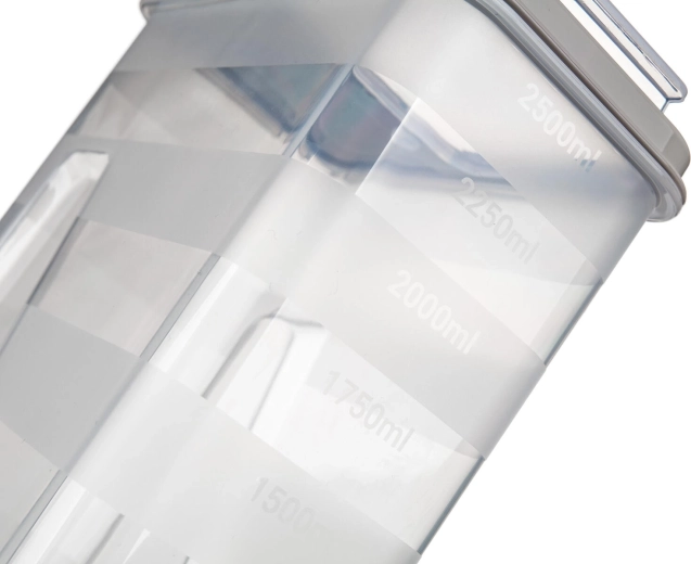 Măsurare precisă datorită marcajelor la fiecare 250 ml