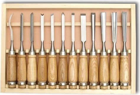 Set de dălți pentru sculptură, 12 piese, în casetă din lemn