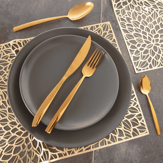 Design auriu pentru aranjamente festive și moderne
