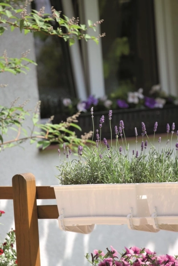 Montaj practic pe balustradă sau amplasare pe pervaz