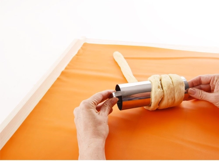 Suprafață netedă din inox pentru coacere uniformă