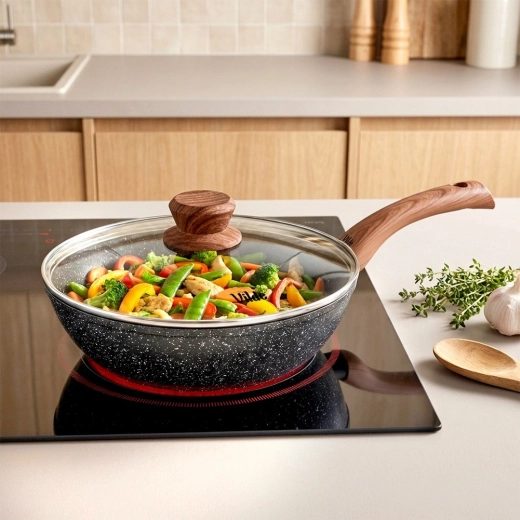 Universală pentru toate tipurile de plite, inclusiv inducție