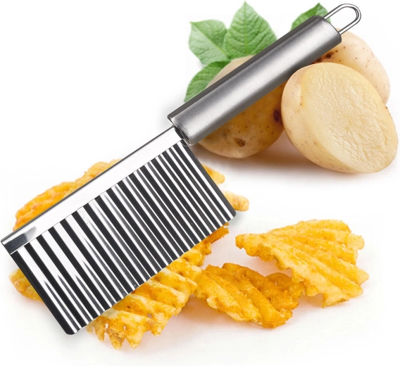 Pregătire ușoară a cartofilor prăjiți ondulați și a garniturilor