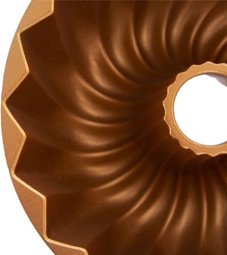 Formă spectaculoasă cu relief adânc