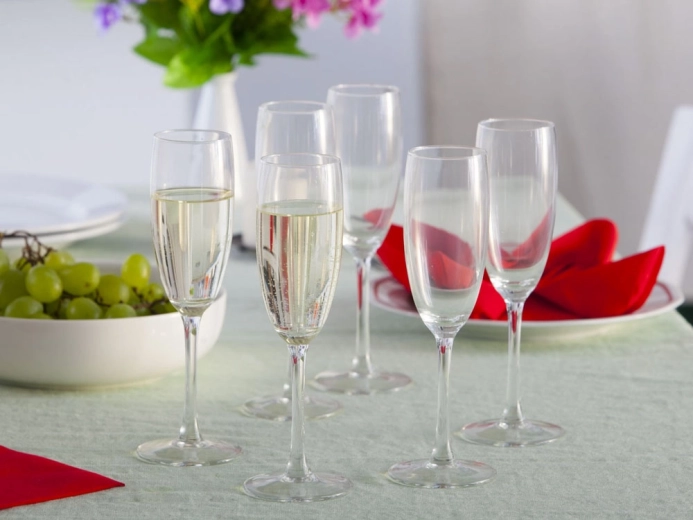 Set pentru invitați și toast