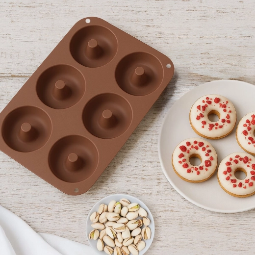 Formă universală pentru deserturi dulci și fără coacere