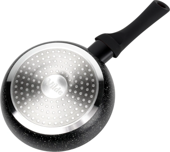 Compatibilă cu toate tipurile de plite, inclusiv inducție