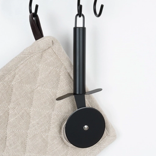 Curățare ușoară și posibilitate de agățare