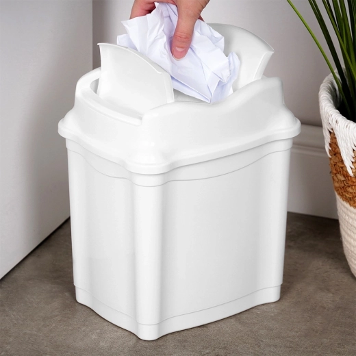 Capac basculant pentru utilizare comodă și igienică