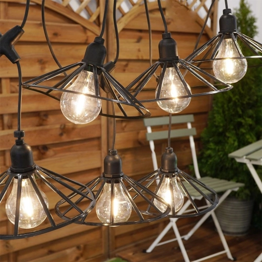 Rezistentă la exterior datorită IP44