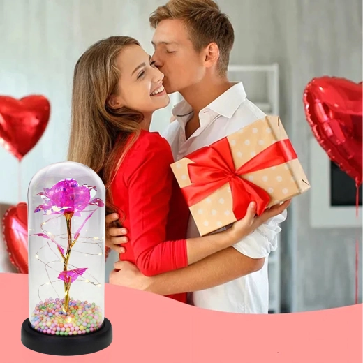 Trandafir strălucitor sub sticlă