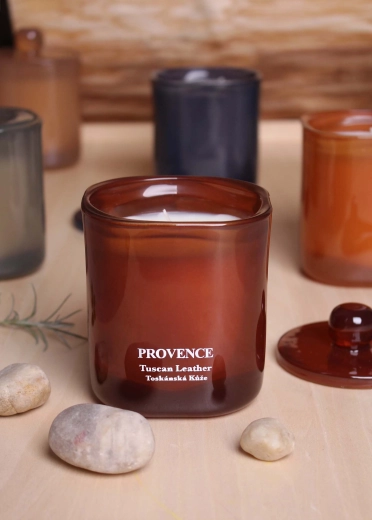 Lumânare parfumată în pahar Provence tuscan leather 25 de ore