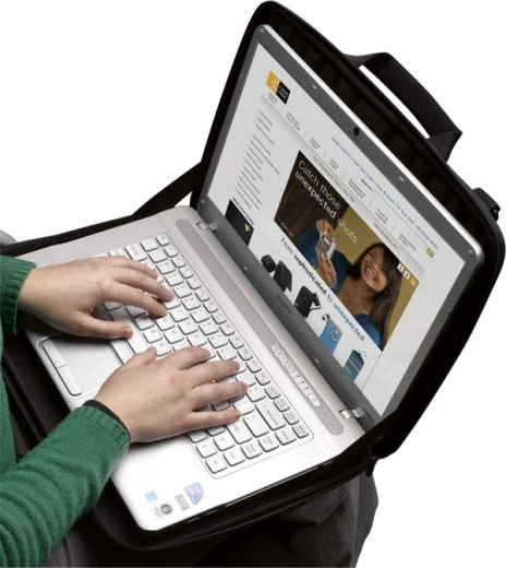Folosiți notebookul direct în husă
