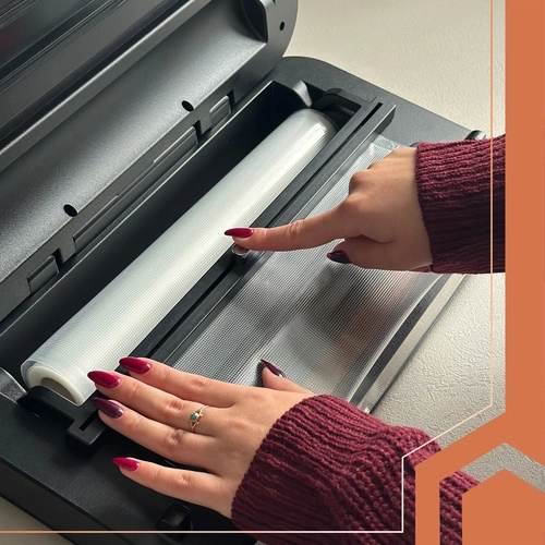 Tăietor integrat și suport pentru rolă