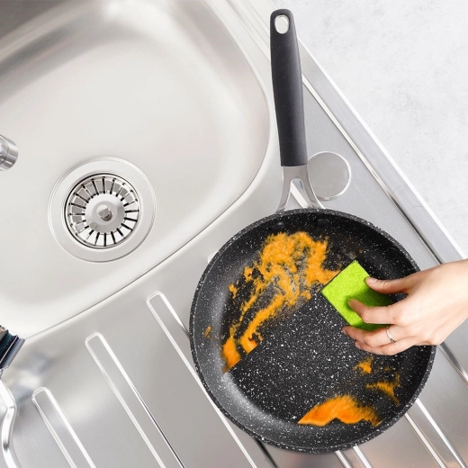 Suprafață antiaderentă pentru gătit și curățare ușoare