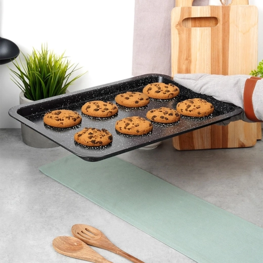 Margini înălțate pentru manevrare sigură, fără murdărie