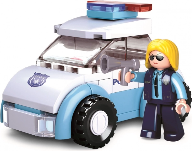 Polițistă cu vehicul de la Sluban