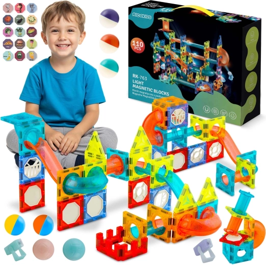 Set de construcție magnetică luminoasă cu pistă pentru bile Ricokids, 110 piese
