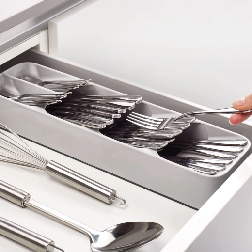 Organizator din plastic pentru tacâmuri cu 5 compartimente