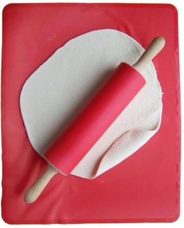 Sucitor pentru aluat cu manșon din silicon, cu două mâini