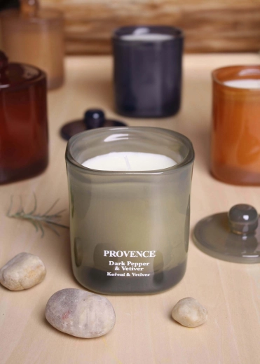 Lumânare parfumată din sticlă Provence piper și vetiver 25 de ore