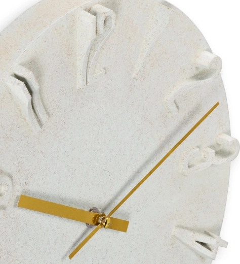 Cifre 3D și ace aurii