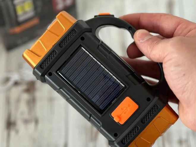 Lampa solară portabilă cu LED și încărcător