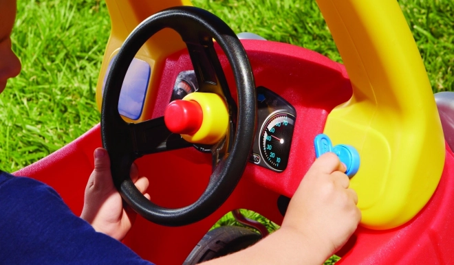 Mașină de jucărie Cozy Coupe cu ochi noi