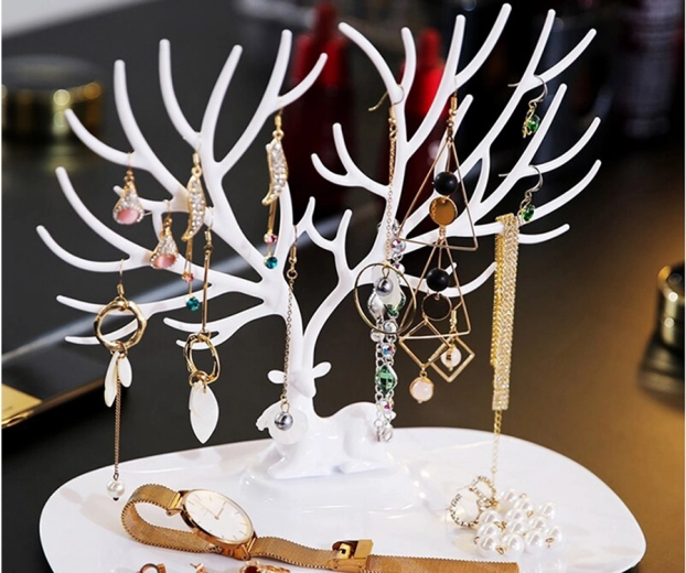 Design decorativ cu căprioară