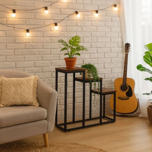 Trei rafturi dispuse în trepte pentru prezentare perfectă