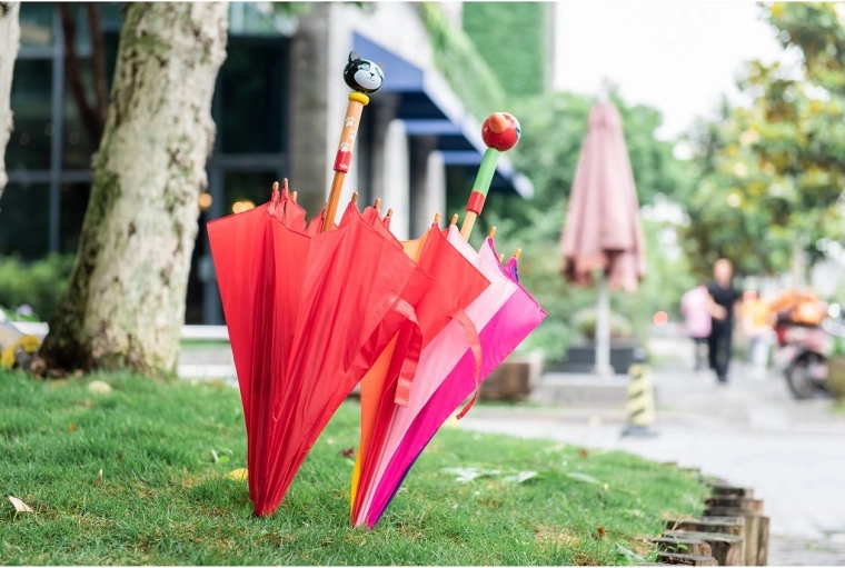 Acoperământ colorat, pe placul copiilor