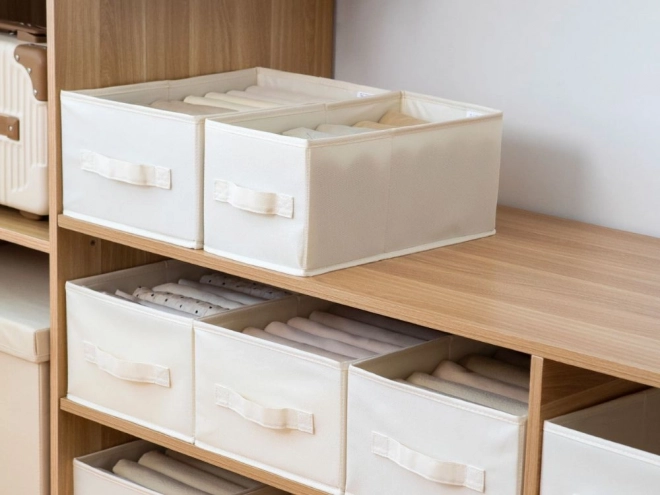 Organizator alb pentru îmbrăcăminte