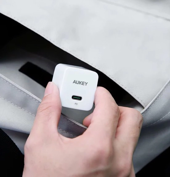 Încărcător compact USB-C Aukey PD 20W Alb