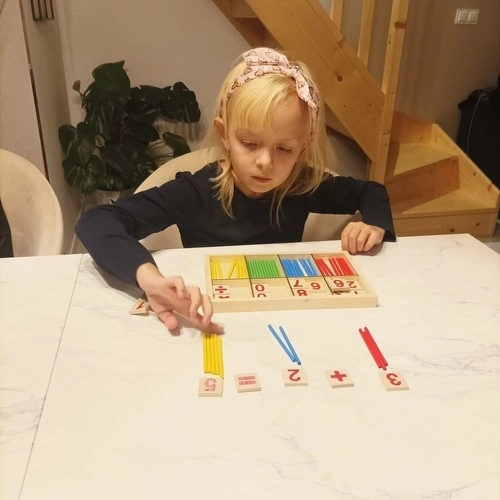 Pat sticks colorate pentru învățarea numărătorii pentru copii