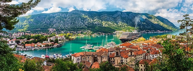 Priveliște captivantă către Kotor