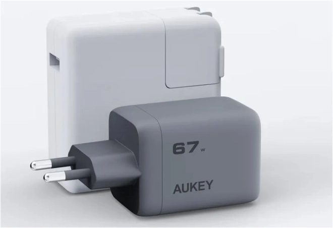 Încărcător de perete ultrarapid Aukey PA-C3 Comet Mix 3 GaN 67 W 3x USB (2x USB-C și 1x USB-A)