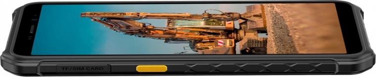 Ecran compact de 5,45" care se potrivește perfect în mână