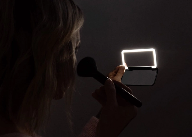 Lustru de buzunar cu LED
