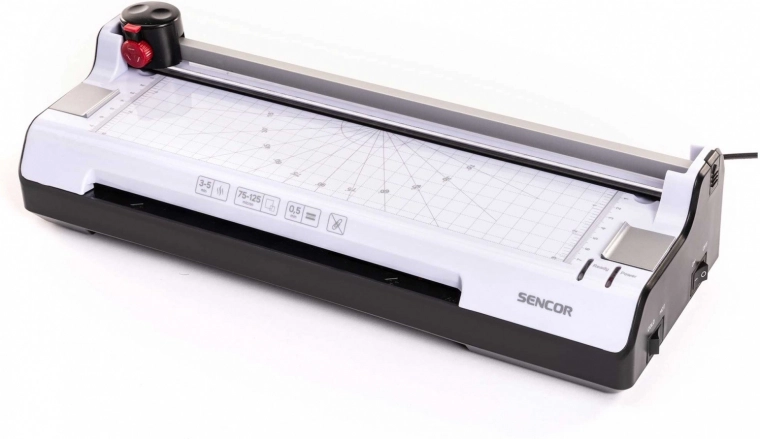 Suprafață de lucru clară cu scale