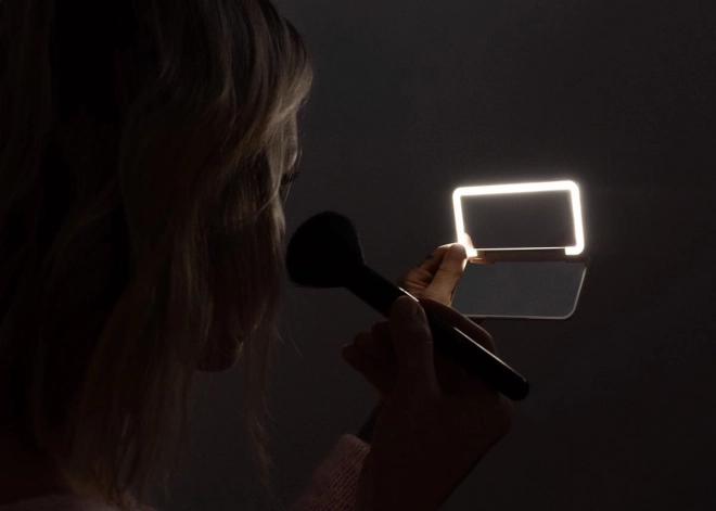 Lustru cosmetic portabil cu LED
