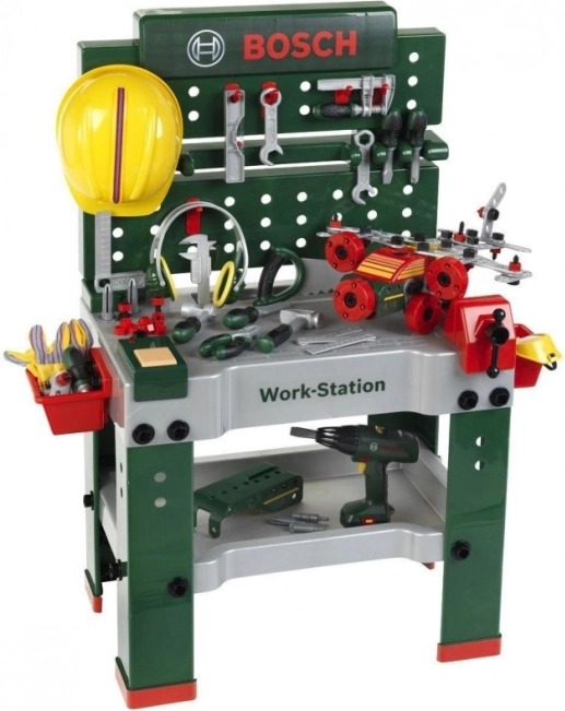 Banc de lucru realist cu pegboard