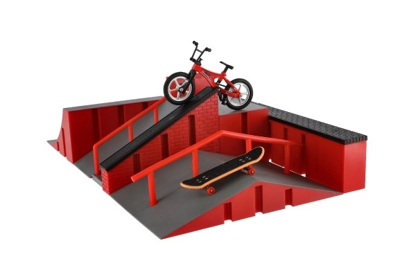 Skatepark cu rampă realistă, skateboard și bicicletă pentru degete