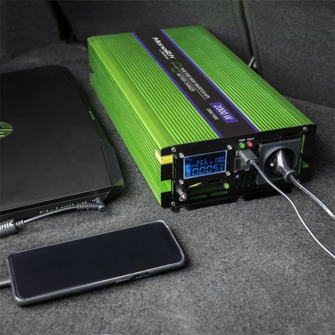 Convertizor de tensiune Qoltec cu sinus pur și ecran LCD