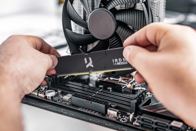 Memorie IRDM DDR5 32GB 6800MHz CL34 Negru