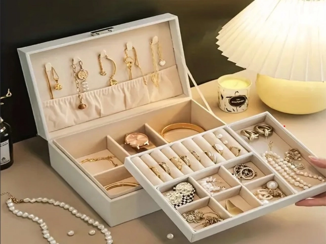 Casetă organizator bijuterii cu cheie din piele ecologică